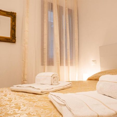 The Heart Of San Marco - Wifi Apartment Venesia Bagian luar foto