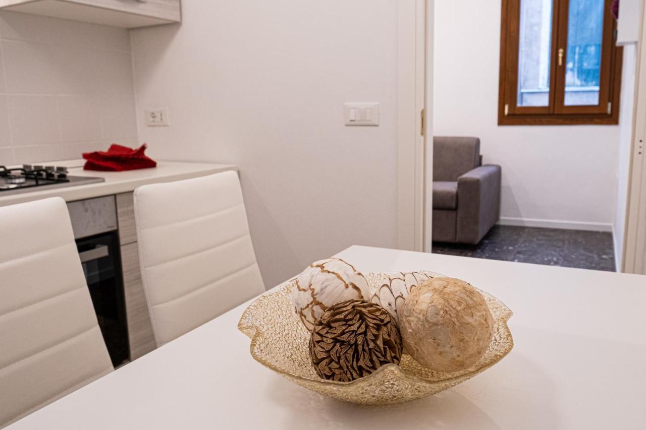 The Heart Of San Marco - Wifi Apartment Venesia Bagian luar foto