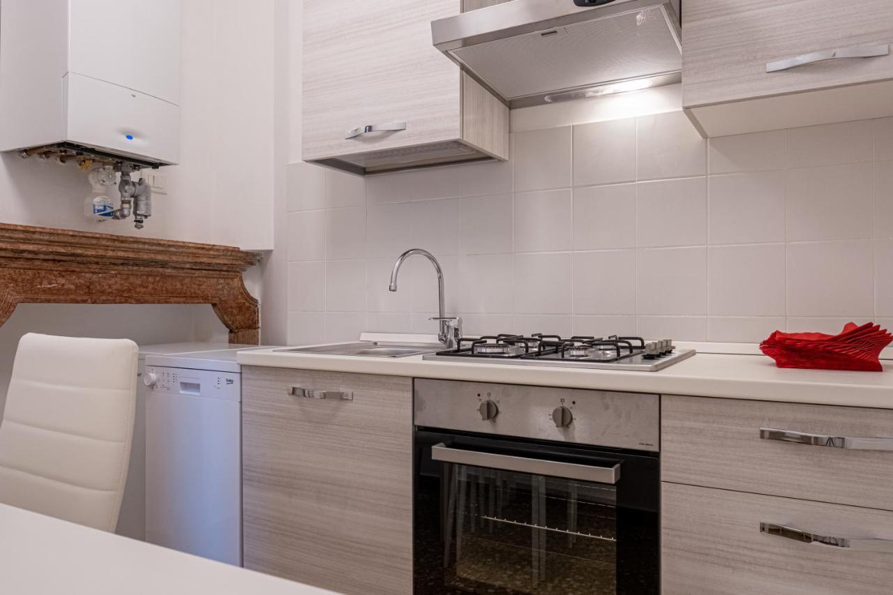The Heart Of San Marco - Wifi Apartment Venesia Bagian luar foto