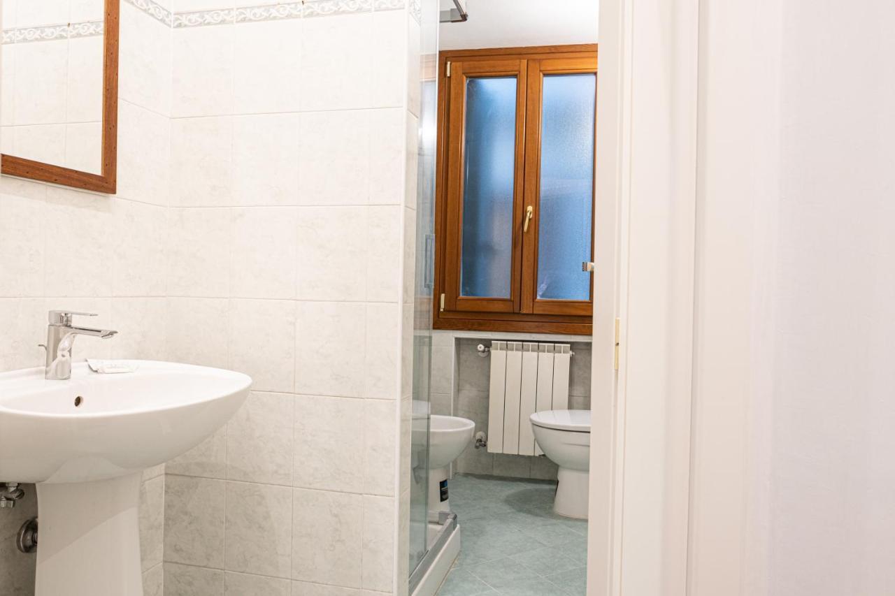The Heart Of San Marco - Wifi Apartment Venesia Bagian luar foto