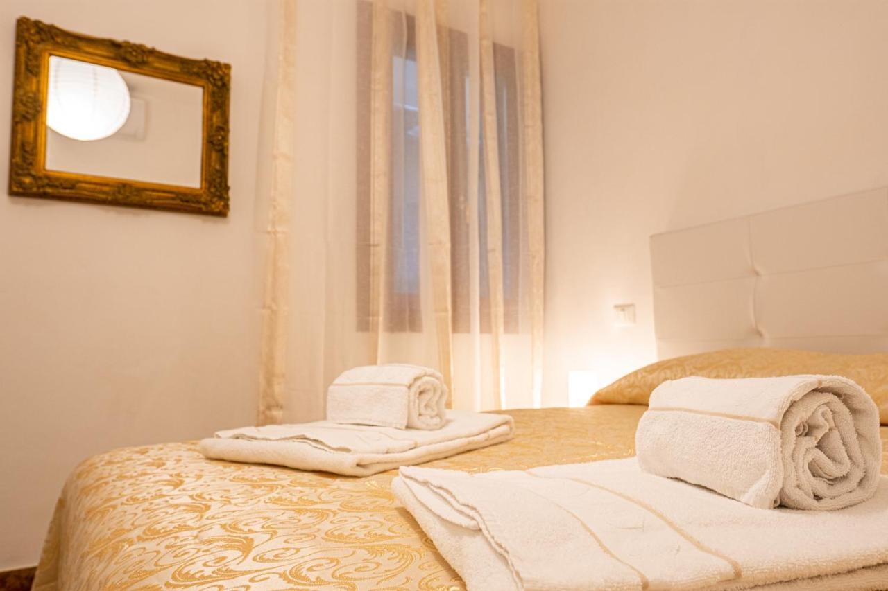 The Heart Of San Marco - Wifi Apartment Venesia Bagian luar foto
